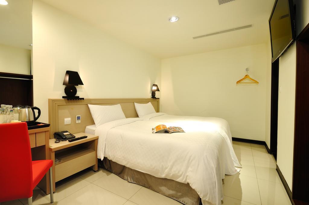 Bravo Hotel Taichung Exterior foto