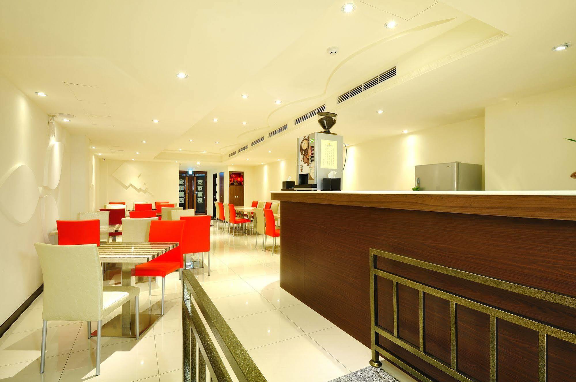 Bravo Hotel Taichung Exterior foto